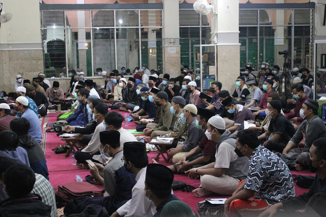 ilustrasi amalan malam nuzulul quran. Unsplash/masjidpogungraya