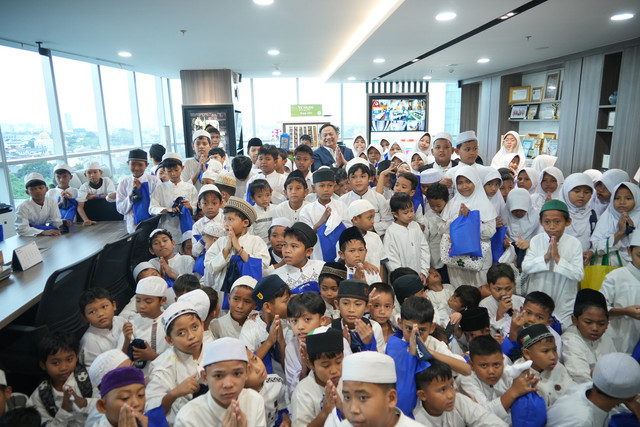 PNM gelar kegiatan Ramadan Madani, Maknai Harmoni mengajak 250 anak yatim dan duafa dari Yayasan Kota Pelangi, Yayasan Aisyiyah Taman Menteng, Jakarta mengenal dunia kerja dengan lewat roleplay bekerja di PNM dalam berbagai divisi, Kamis (5/3). Foto: Dok. PNM