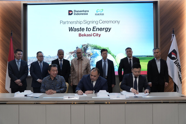 Danantara Indonesia menggelar partnership signing ceremony proyek Waste to Energy (WtE) bersama mitra operator di Bekasi dan Denpasar. Foto: Dok. Danantara Indonesia