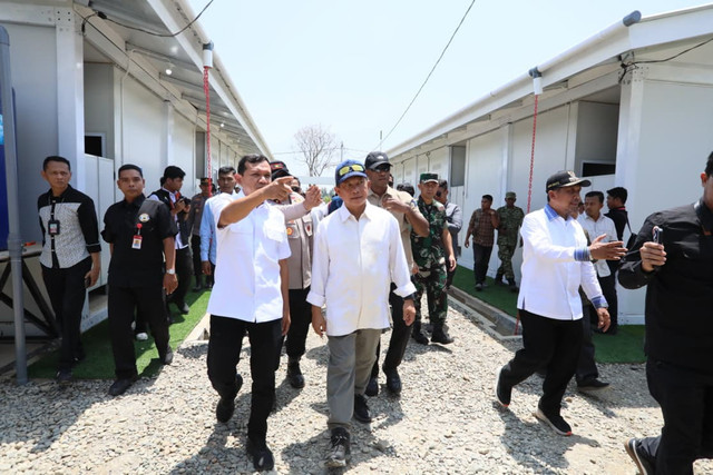Mendagri selaku Kasatgas PRR Pascabencana Sumatera Tito Karnavian meninjau lokasi huntara di Pidie Jaya, Aceh, Jumat (6/3/2026). Foto: Dok. Satgas PRR