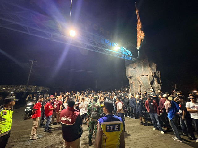 Kerusuhan terjadi usai laga Persijap Jepara vs Persis Solo di Stadion Gelora Bumi Kartini, Kamis (5/3) malam WIB. Foto: Polres Jepara