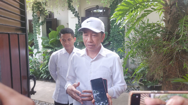 Presiden ke-7 Jokowi buka suara terkait pertemuan bersama Presiden Prabowo Subianto dan mantan Presiden ke-6 Susilo Bambang Yudhoyono (SBY) serta mantan wapres di Istana Jakarta, Selasa (3/3/2026). Foto: kumparan