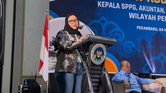 Wakil Kepala BGN Nanik Sudaryati Deyang dalam acara Rapat Koordinasi dengan para Kepala SPPG, Pengawas Gizi, dan Pengawas Keuangan se Kota Pekanbaru, serta Para Koordinator Wilayah SPPG Se Provinsi Riau, di Pekanbaru, Rabu (4/3/2026). Foto: Dok. BGN
