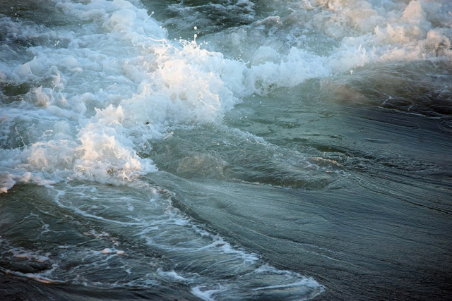 Ilustrasi Mengapa air laut asin. Foto: Unsplash.com/Pamela Heckel