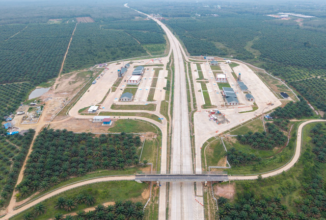 Foto udara pembangunan rest area STA 71 Jalan Tol Trans Sumatera (JTTS) ruas Palembang-Betung di Sembawa, Banyuasin, Sumatera Selatan, Jumat (6/3/2026). Foto: Nova Wahyudi/ANTARA FOTO