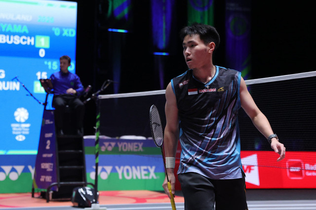 Pasangan ganda putra Indonesia Raymond Indra/Nikolaus Joaquin melaju ke semifinal All England 2026 usai mengalahkan unggulan ketiga asal China, Liang Wei Keng/Wang Chang, dengan skor 21-18, 21-12 di Birmingham, Jumat (6/3).
 Foto: Dok. PBSI