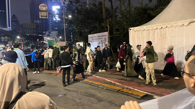 Massa aksi desak Indonesia keluar dari BoP membubarkan diri dari kawasan Silang Monas, Jakarta Pusat, Sabtu (27/3/2026). Foto: Nasywa Athifah/kumparan