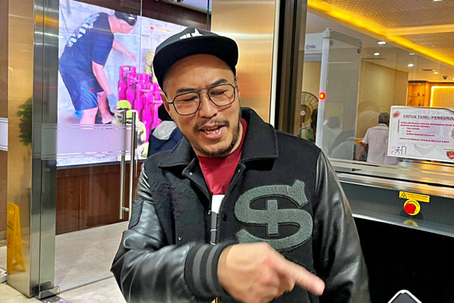 Pandji Pragiwaksono datangi Bareskrim Polri terkait kasus Toraja. Foto: Rayyan/Kumparan