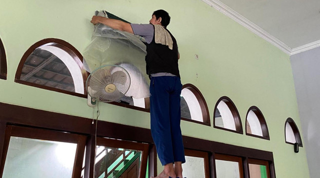 Aksi Sejukkan 100 Unit AC Masjid, kolaborasi program DT Peduli dan LAZ Annur PLN IP di Semarang (Sumber : DT Peduli)