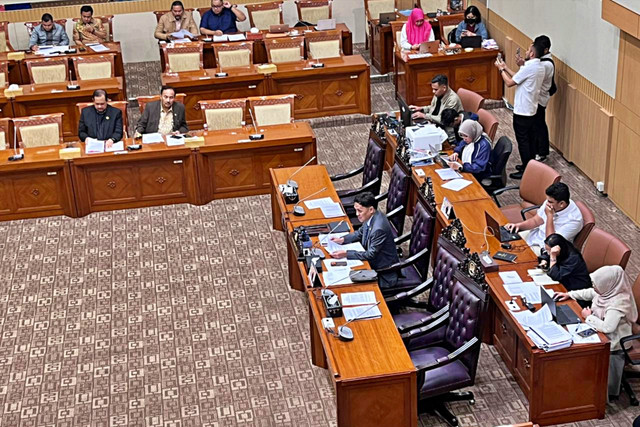 Rapat Komisi III DPR dengan Diskrimsus Polda Jateng dan Korban Koperasi Bahana Lintas Nusantara di Kompleks Parlemen, Senayan, Jakarta, Senin (9/3). Foto: Nasywa Athifah/kumparan