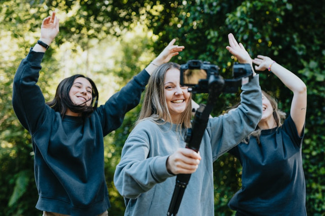Ilustrasi gimbal stabilizer kamera. Foto: Unsplash