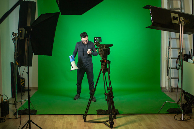 Ilustrasi green screen portable. Foto: Unsplash.
