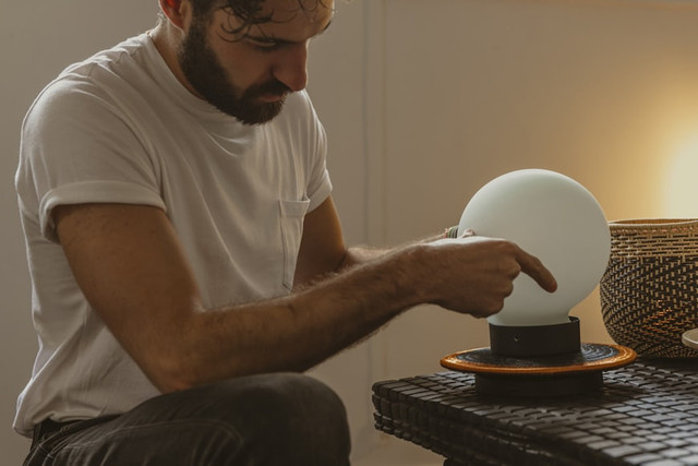 Ilustrasi lampu LED plafon. Foto: Unsplash