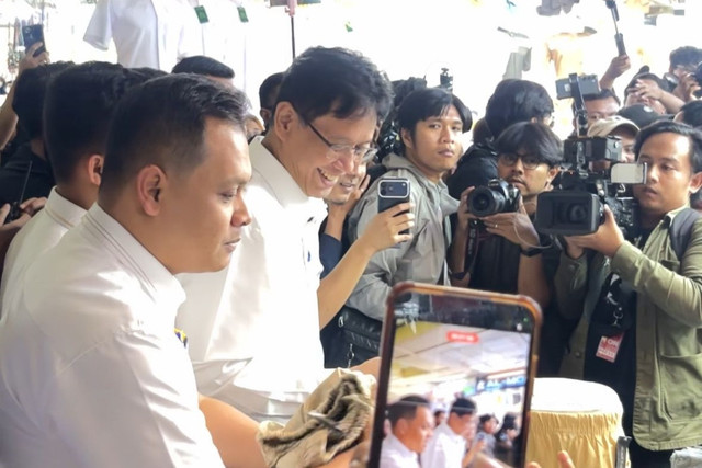 Menteri Keuangan Purbaya Yudhi Sadewa di Pasar Tanah Abang, Jakarta, Senin (9/3/2026). Foto: Ave Airiza Gunanto/kumparan