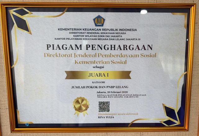 Kemensos menerima apresiasi pengelolaan kekayaan negara dan lelang dari Kantor Pelayanan Kekayaan Negara dan Lelang (KPKNL) Jakarta III dalam kegiatan Apresiasi dan Sosialisasi Pengelolaan Kekayaan Negara dan Lelang. Foto: Kemensos RI