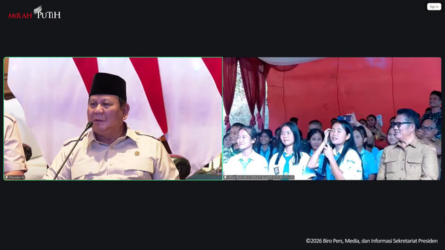 Prabowo Subianto berbincang dengan sejumlah siswa saat meresmikan 218 jembatan pada Senin (9/3/2026). Foto: Youtube/Sekretariat Presiden