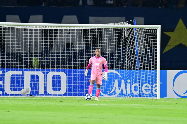 Kiper Persib Bandung, Teja Paku Alam. Foto: AFC