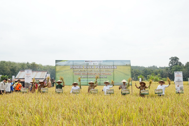 PT Bukit Asam gelar Panen Raya Pertanian Implementasi Kalium Humat dan Hilirisasi Batu bara di Desa Tanjung Karangan, Kecamatan Tanjung Agung, Kabupaten Muara Enim, Senin (9/3/2026). Foto: Dok. Bukit Asam