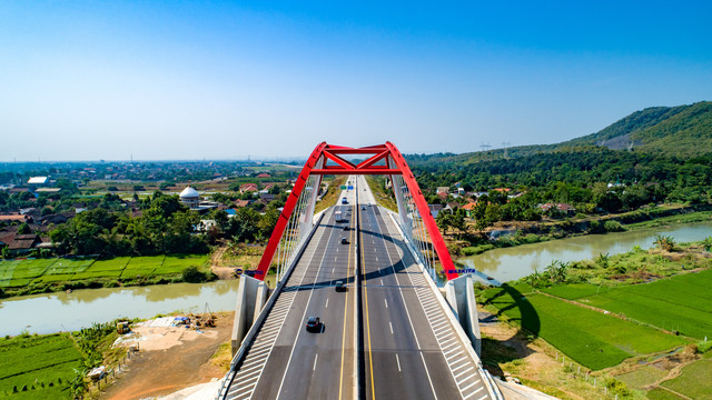 Ilustrasi Tol Batang-Semarang. Foto: Akhmad Dody Firmansyah/Shutterstock