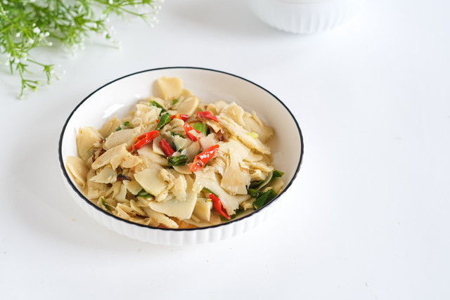 Ilustrasi rebung. Foto: Kathleen JT/Shutterstock