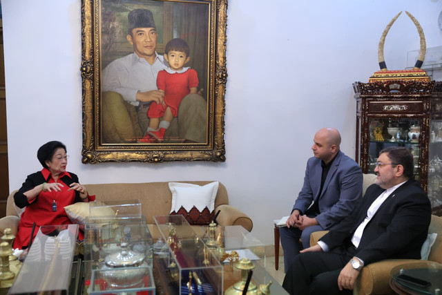  Presiden Ke-5  yang juga Ketua Umum PDI Perjuangan (PDIP) Megawati Soekarnoputri menerima kunjungan Duta Besar Republik Islam Iran untuk Indonesia Mohammad Boroujerdi di kediamannya, Menteng, Jakarta, Selasa (10/3/2026). Foto: PDIP