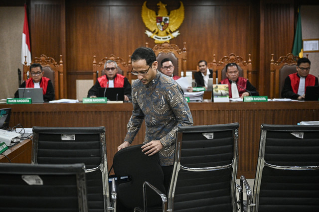 Mendikbudristek periode 2019-2024 Nadiem Makarim bersiap menjalani sidang lanjutan terkait kasus dugaan korupsi pengadaan laptop Chromebook dalam program digitalisasi pendidikan di Kemendikbudristek di Pengadilan Tipikor, Jakarta, Selasa (10/3/2026). Foto: Fauzan/ANTARA FOTO