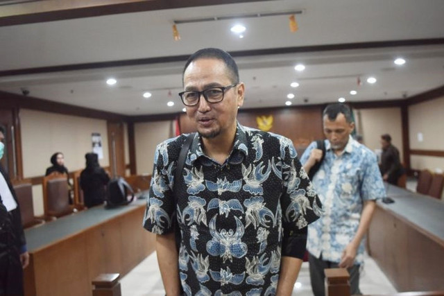 Terdakwa kasus dugaan korupsi proyek Pusat Data Nasional Sementara (PDNS) Semuel Abrijani Pangerapan  meninggalkan ruangan usai mengikuti sidang tuntutan di Pengadilan Tipikor, Jakarta, Kamis (26/2/2026).  Foto: Indrianto Eko Suwarso/ANTARA FOTO