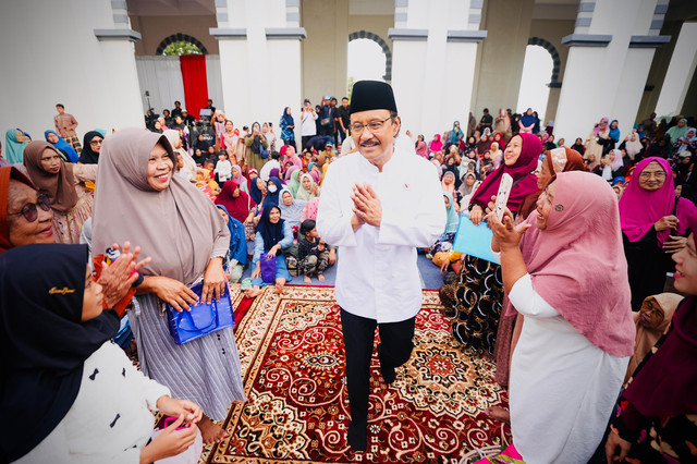 Menteri Sosial Saifullah Yusuf menghadiri kegiatan Kolaborasi Program Prioritas Presiden dalam rangka Membangun Sumber Daya Manusia Menuju Kemandirian Ekonomi di Taman Kawasan Makkah, Kota Pasuruan, Provinsi Jawa Timur, Selasa (10/3/2026). Foto: Kemensos RI