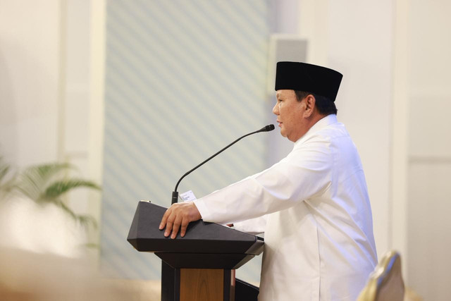 Presiden Prabowo Subianto memberikan sambutan saat menghadiri Peringatan Nuzulul Qur'an di Istana Negara, Jakarta, Selasa (10/3/2026). Foto: Bakom RI