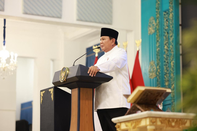 Presiden Prabowo Subianto memberikan sambutan saat menghadiri Peringatan Nuzulul Qur'an di Istana Negara, Jakarta, Selasa (10/3/2026). Foto: Bakom RI