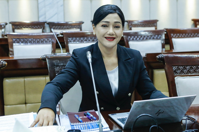 Calon anggota Dewan Komisioner OJK Friderica Widyasari Dewi bersiap mengikuti Uji Kelayakan dan Kepatutan dengan Komisi XI DPR di Kompleks Parlemen, Senayan, Jakarta, Rabu (11/3/2026). Foto: Asprilla Dwi Adha/ANTARA FOTO