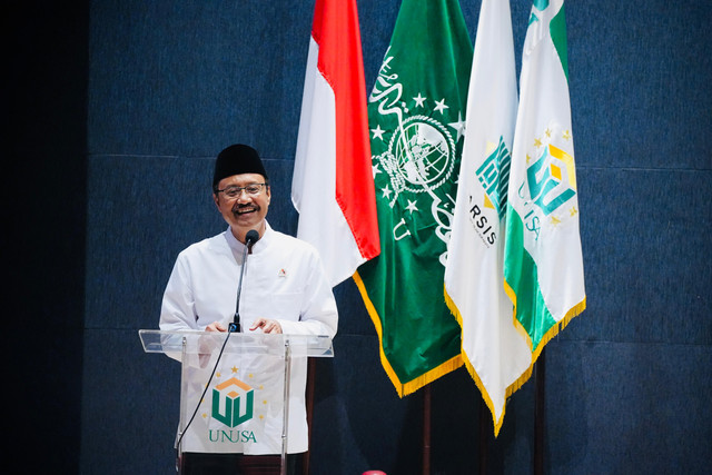 Mensos Saifullah Yusuf atau Gus Ipul menjadi keynote speaker dalam kegiatan Malam Anugerah LPTNU 2026 yang diselenggarakan oleh Lembaga Pendidikan Tinggi Nahdlatul Ulama (LPTNU) di UNUSA, Surabaya, Selasa (10/3/2026). Foto: Kemensos RI