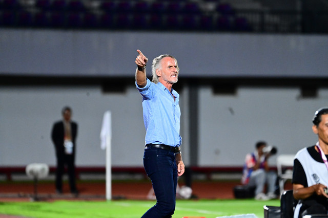 Pelatih Dewa United, Jan Olde Riekerink, di AFC Challenge League 2025/26. Foto: AFC