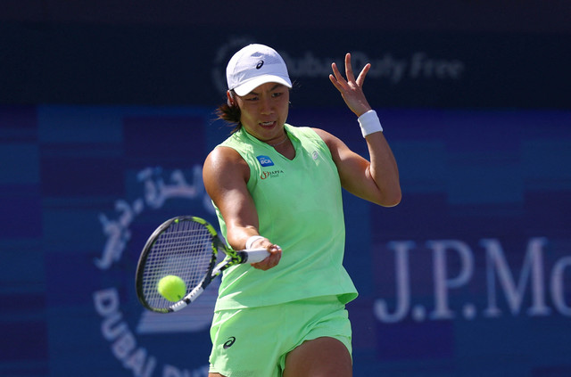 Janice Tjen dari Indonesia beraksi selama pertandingan babak 16 besar melawan Amanda Anisimova dari AS.  Foto: REUTERS/Rula Rouhana