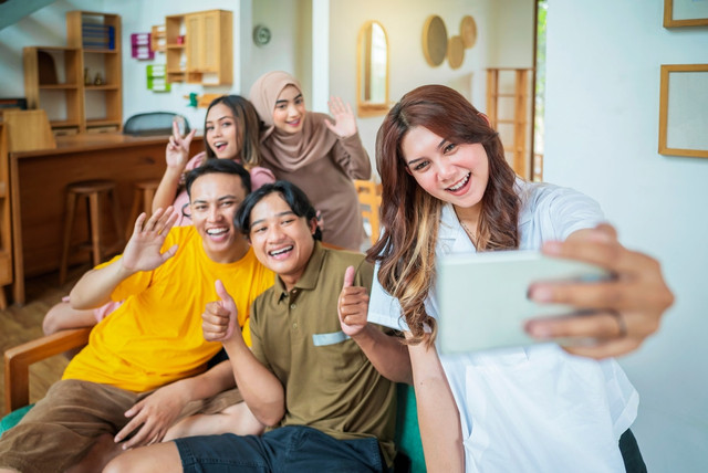 Cara berbagi kebaikan Ramadan di era digital. Foto: Shutterstock