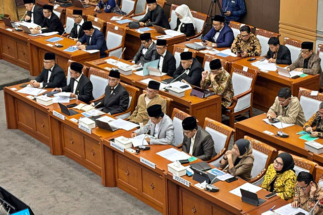 Suasana rapat kerja Komisi VIII DPR RI bersama Menag, Menhaj, dan MenPANRB di DPR, Kamis (12/3). Foto: Abid Raihan/kumparan
