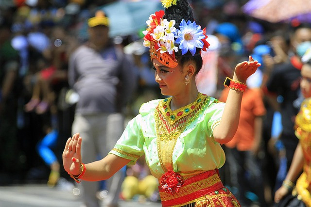 Tari Dero merupakan salah satu warisan budaya Sulawesi Tengah. Sumber foto: pixabay.com
