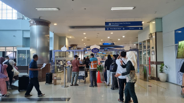 Situasi di Terminal Penumpang Gapura Surya Nusantara (GSN) Pelabuhan Tanjung Perak Surabaya, Kamis (12/3/2026). Foto: Farusma Okta Verdian/kumparan