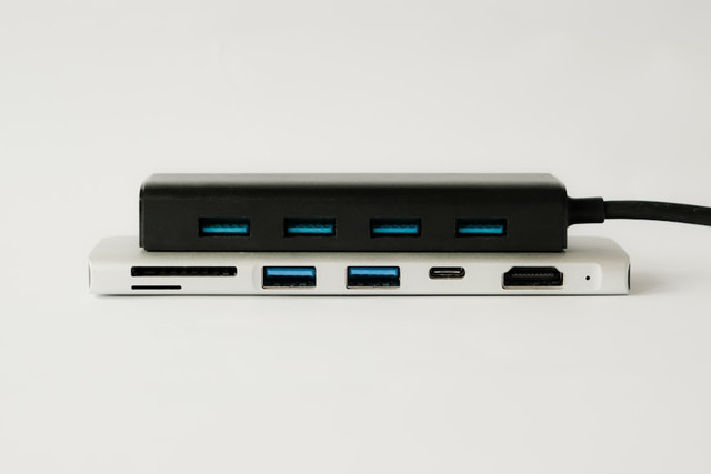 Ilustrasi USB hub charger. Foto: Unsplash