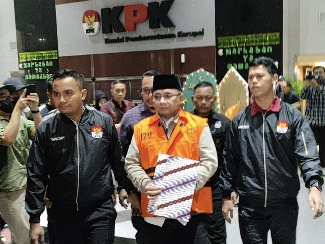 KPK menahan mantan Menag Yaqut di Gedung Merah Putih KPK, Jakarta, Kamis (12/3/2026). Foto: Jonathan Devin/kumparan