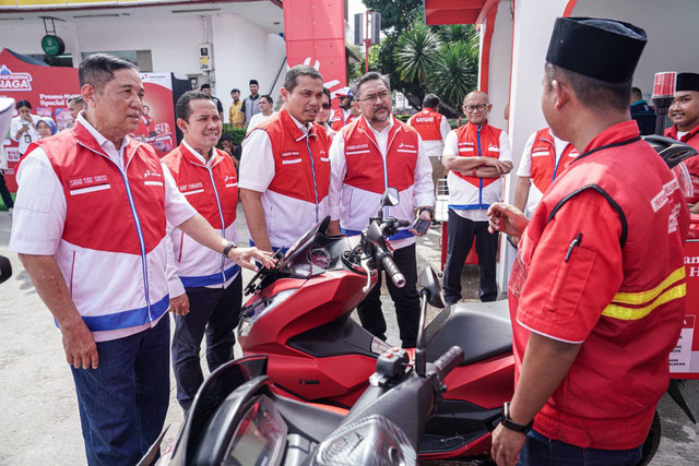 Pertamina Patra Niaga cek rest area km 57 di jalur Tol Jakarta-Cikampek jelang Lebaran 2026. Foto: Pertamina Patra Niaga