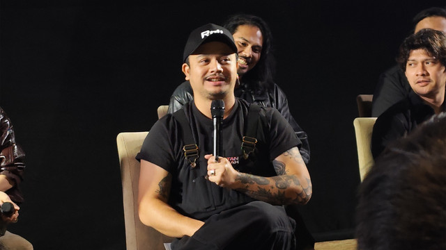 Derby Romero saat konferensi pers peluncuran trailer dan poster Ikatan Darah di kawasan Senayan, Jakarta Pusat, Rabu (11/3/2026). Foto: Salsha Okta Fairuz/kumparan