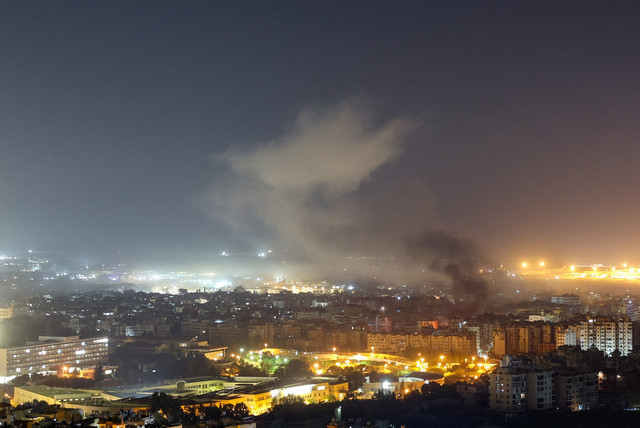 Kepulan asap menutupi cakrawala kota setelah serangan Israel di Beirut, menyusul eskalasi antara Hizbullah dan Israel, di tengah konflik AS-Israel dengan Iran, Lebanon, 12 Maret 2026. Foto: REUTERS/Amr Abdallah Dalsh