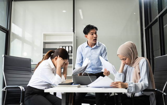 Ilustrasi bos perfeksionis di kantor. Foto: Shutterstock
