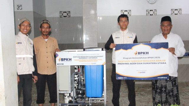 Penyerahan Bantuan Mesin Filter Air dari BPKH untuk Masyarakat yang terdampak Bencana di Aceh Tamiang (Sumber : DT Pedli)