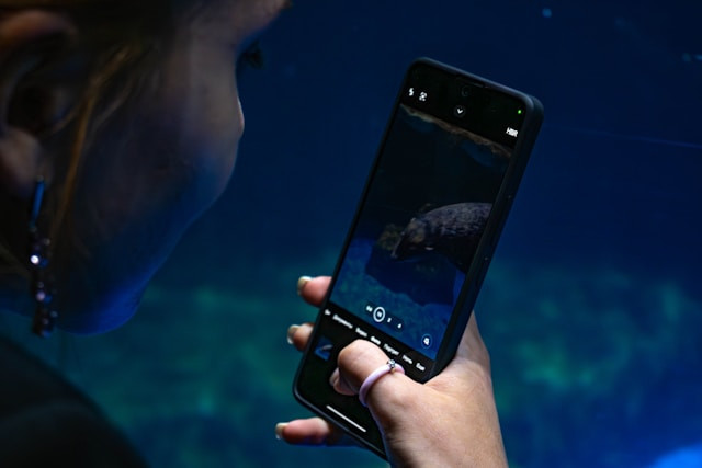 Ilustrasi HP flagship di bawah 10 juta Maret 2026. Foto: Vladislav Osterman/Unsplash