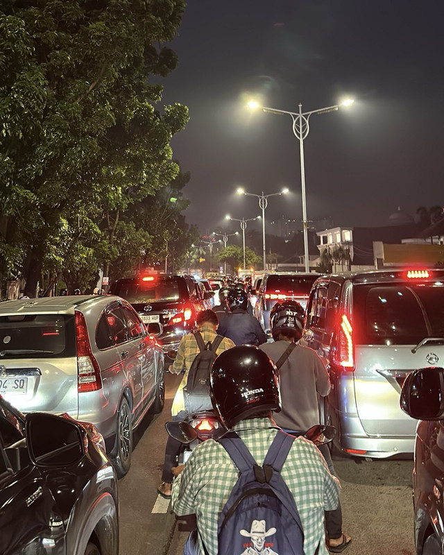 Potret kondisi jalanan di wilayah Pondok Pinang, Jakarta Selatan, DKI Jakarta, Kamis (12/03/2026). Foto: Aditya G. Utomo