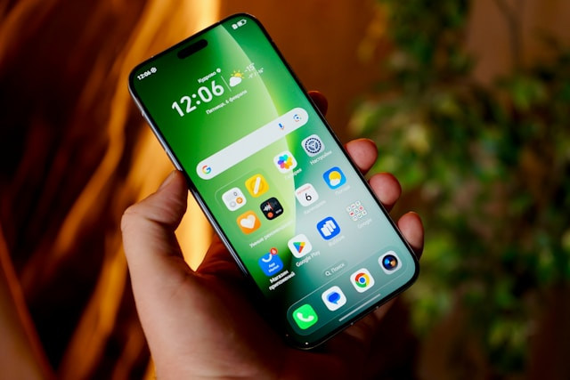 Ilustrasi HP RAM 12GB termurah Maret 2026. Foto: Unsplash.