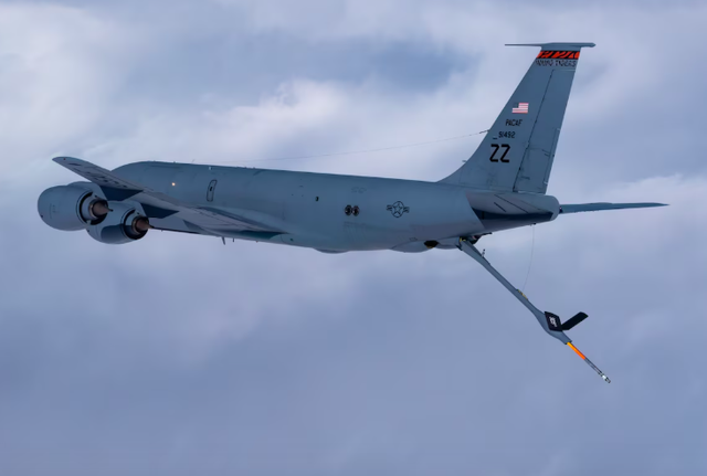 Ilustrasi pesawat KC-135 Stratotanker milik Angkatan Udara AS.  Foto: Matthew Seefeldt/af.mil