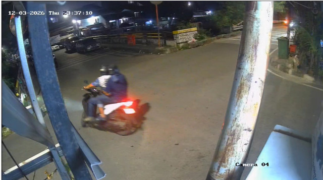 Video CCTV diduga penyiraman air keras di Jembatan Talang, Menteng Jakpus. Foto: Dok. Istimewa